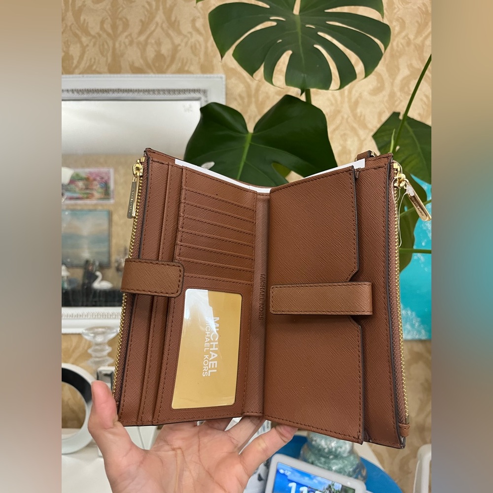 MK Smartphone Wallet - Picture 2 of 4